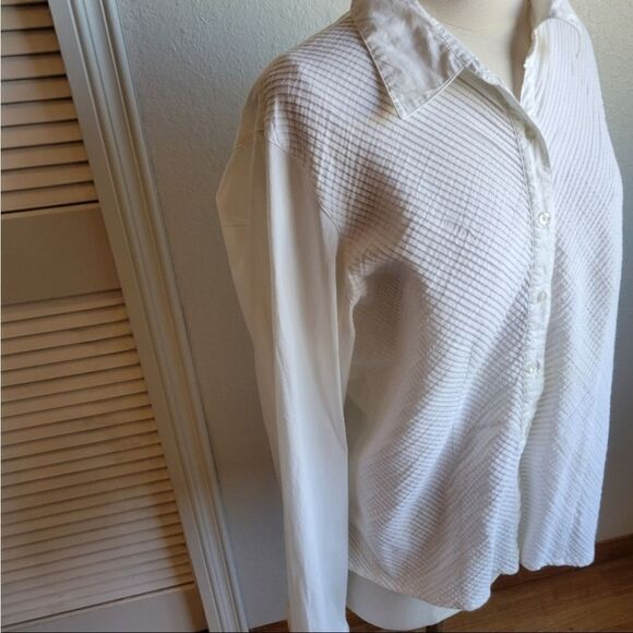 NWOT Hannah Textured White Button Down Shirt - Picture 2 of 7